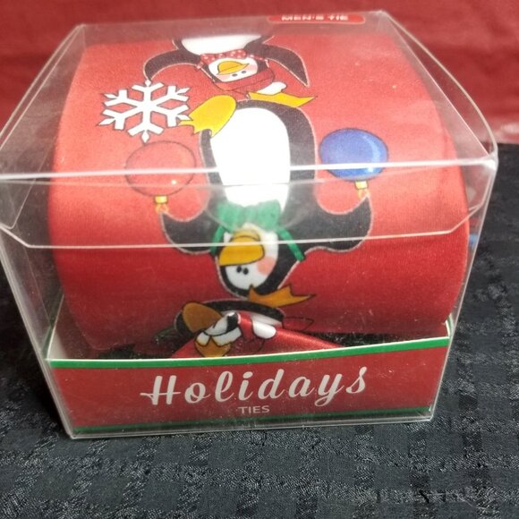 Holiday Penguins Tie New in Box - Picture 2 of 2